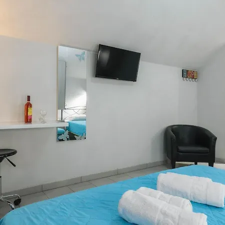 Timotheos Lejlighedshotel Marathiás