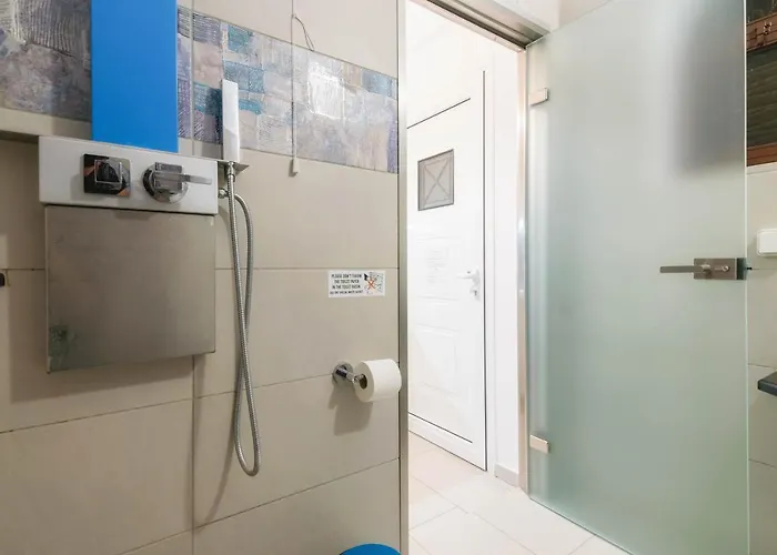 Timotheos Aparthotel