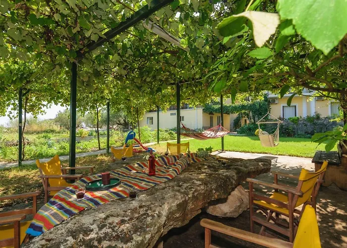 Timotheos Aparthotel